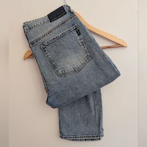 MODERN AMERICAN Jeans